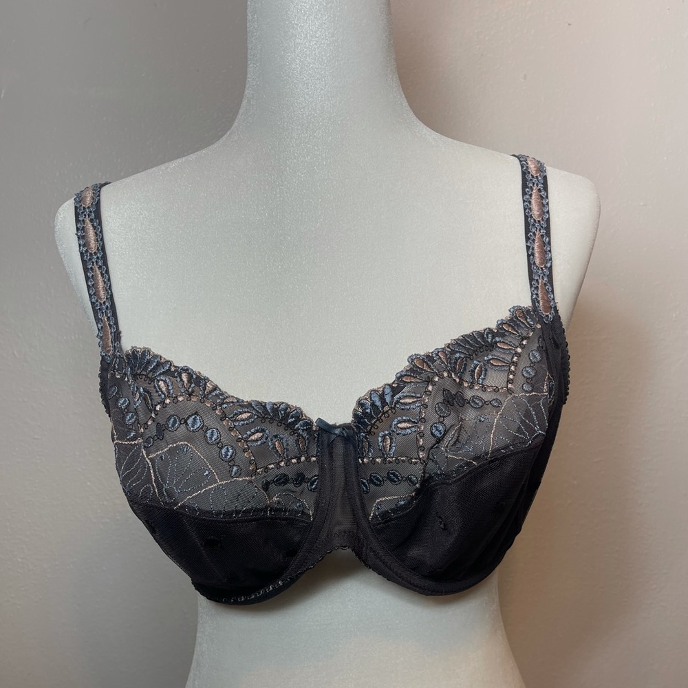 Conturelle gray bra